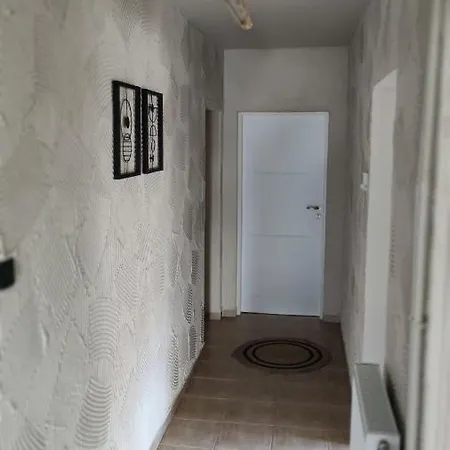 ホームステイ U Oli オストロボ