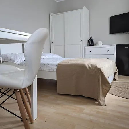 U Oli ホームステイ オストロボ