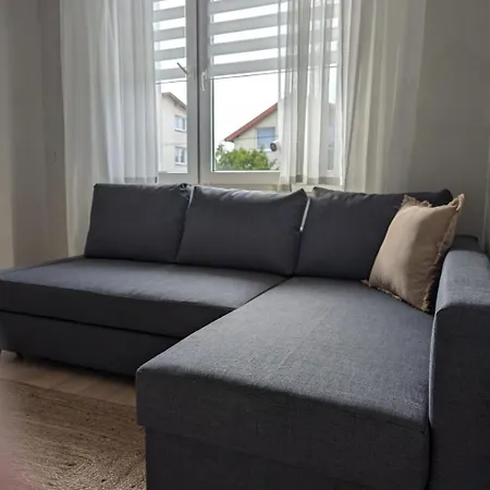 ホームステイ U Oli オストロボ