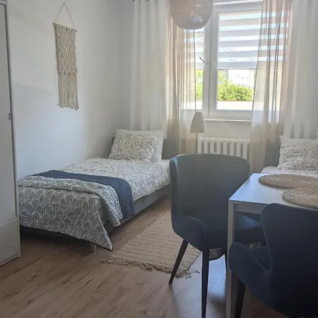 U Oli ホームステイ オストロボ