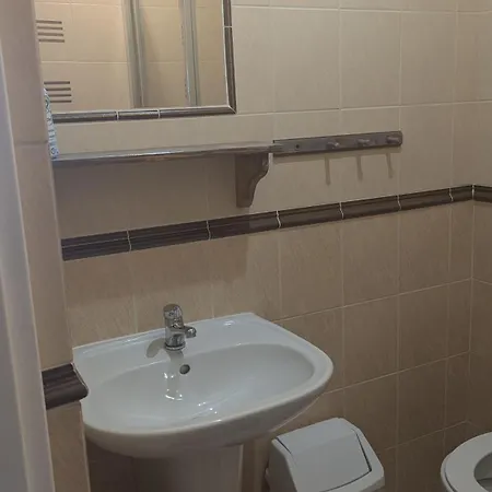 ホームステイ U Oli オストロボ